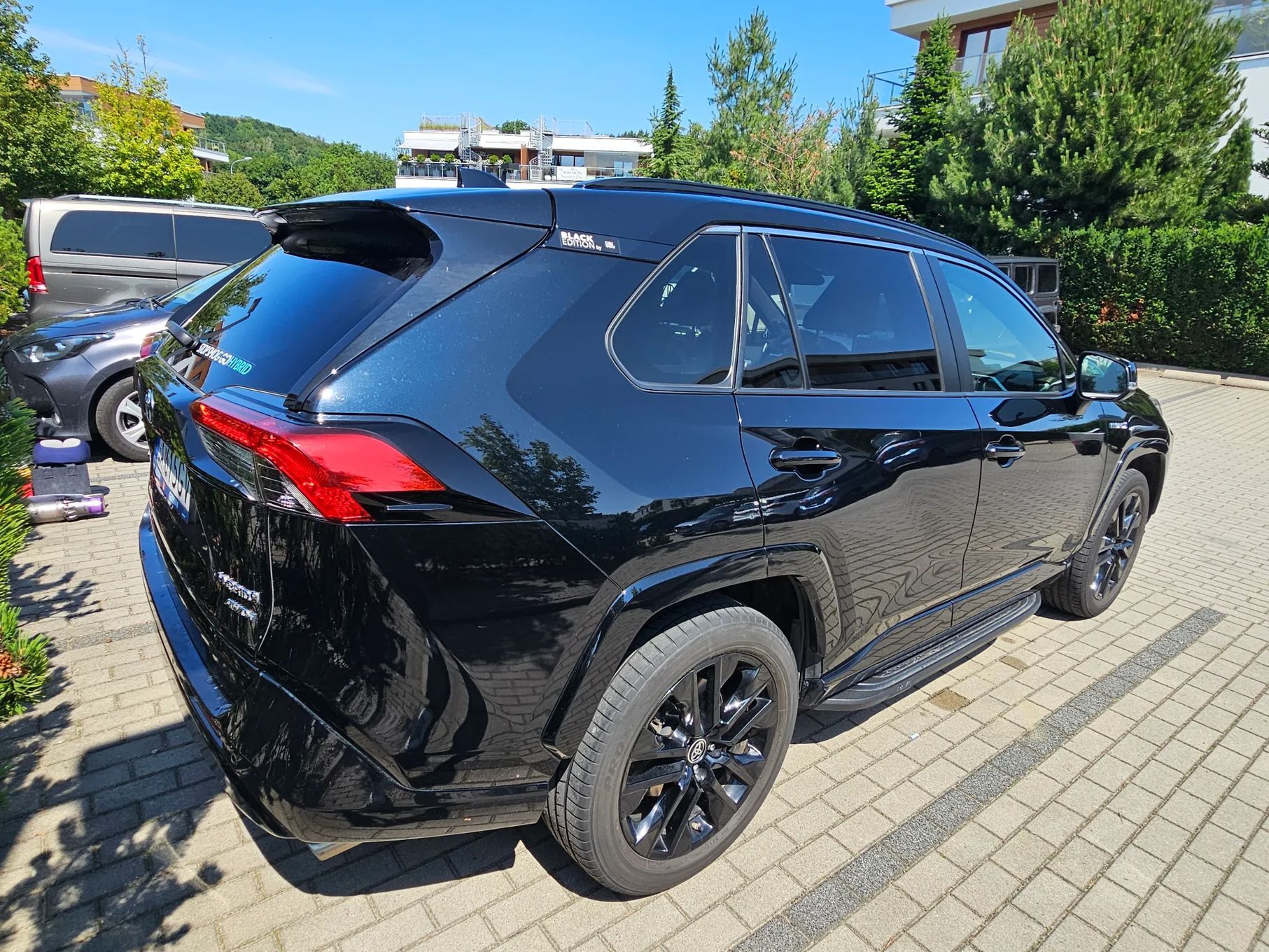 Toyota RAV4 TOYOTA RAV4 4x4 2,5 Hybryda/w wersji Black Edition by JBL/Stan idealny
