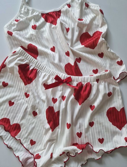 Komplet bielizny S piżama damska w serca, seksowna biała z sercami