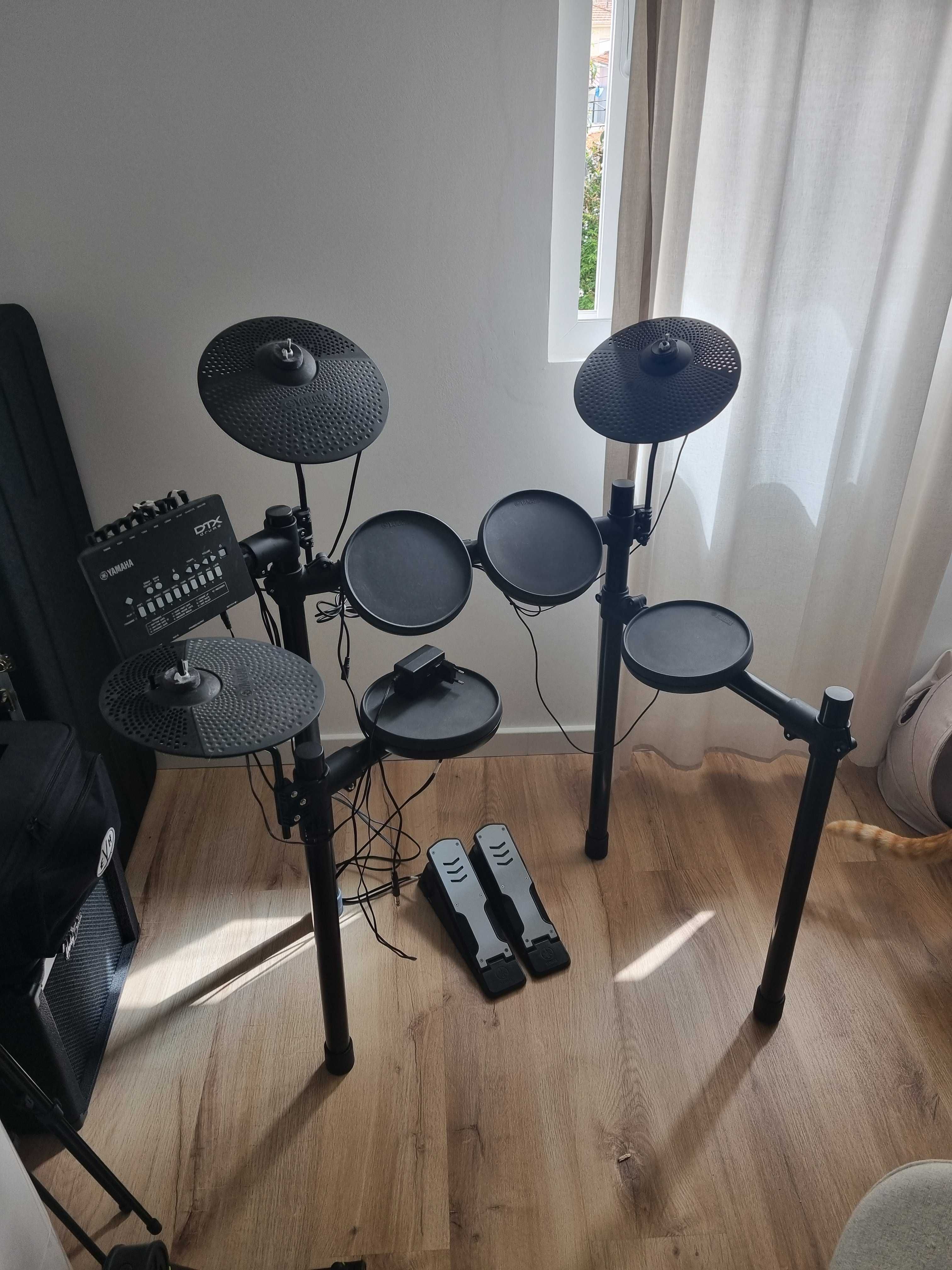 Bateria Electronica Yamaha Dtx402k completa em Bom Estado