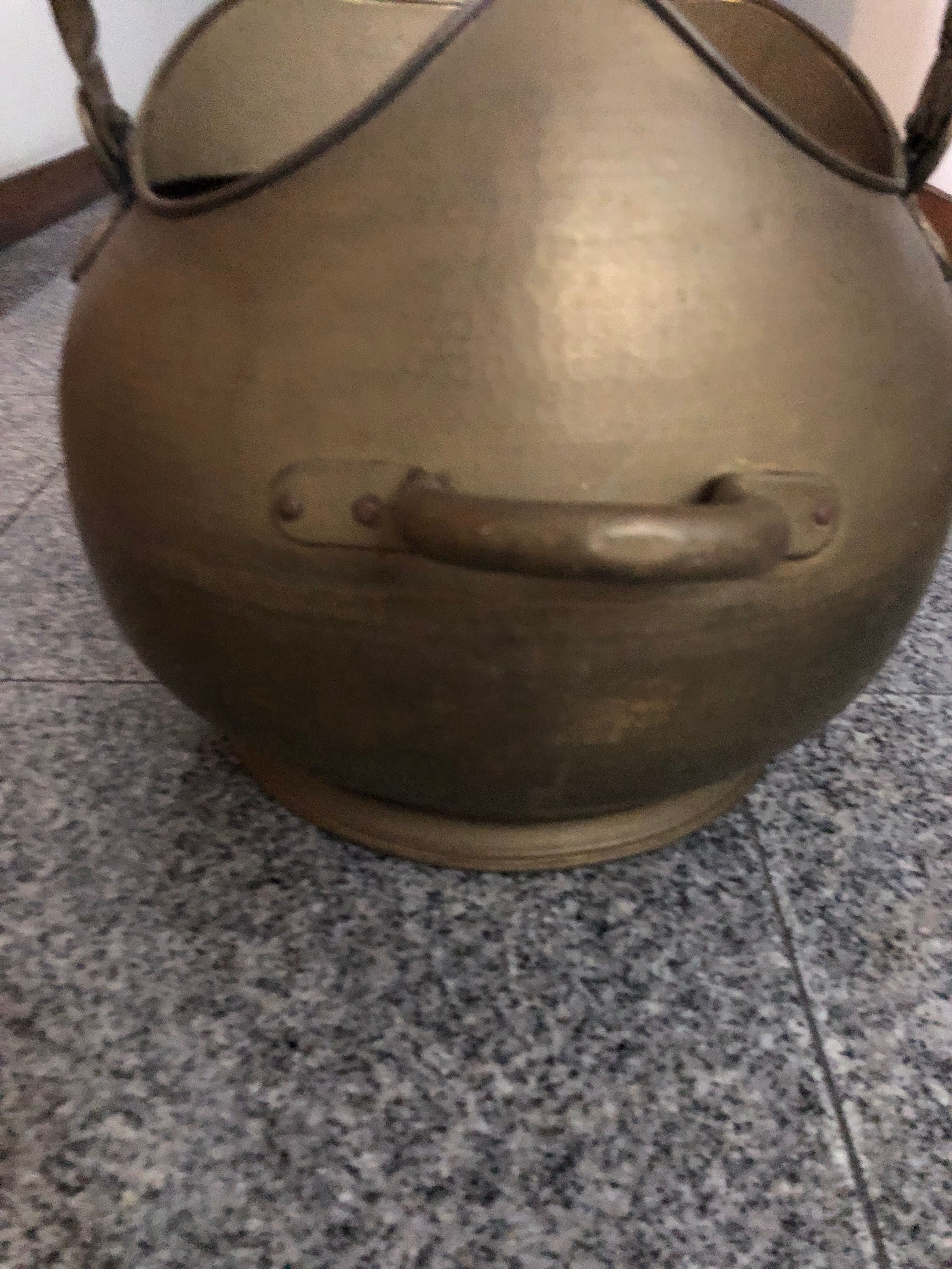 Pote em latão para lenha