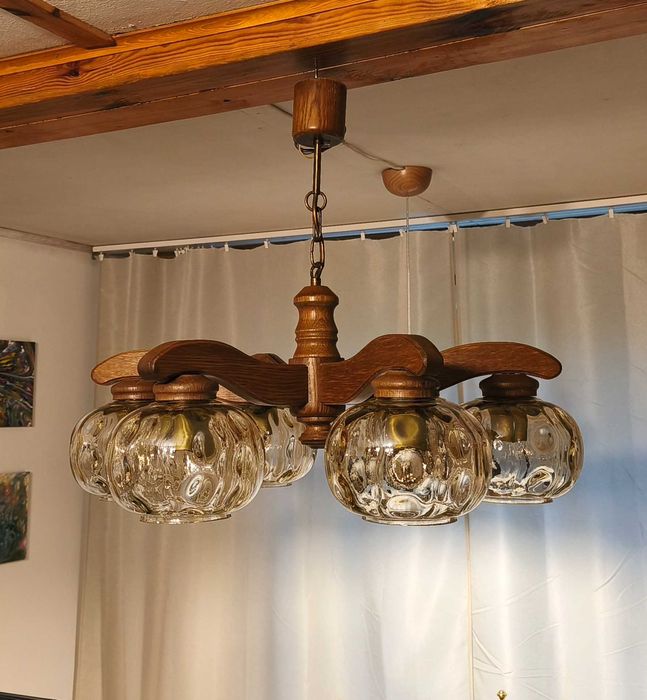 Żyrandol drewniany retro