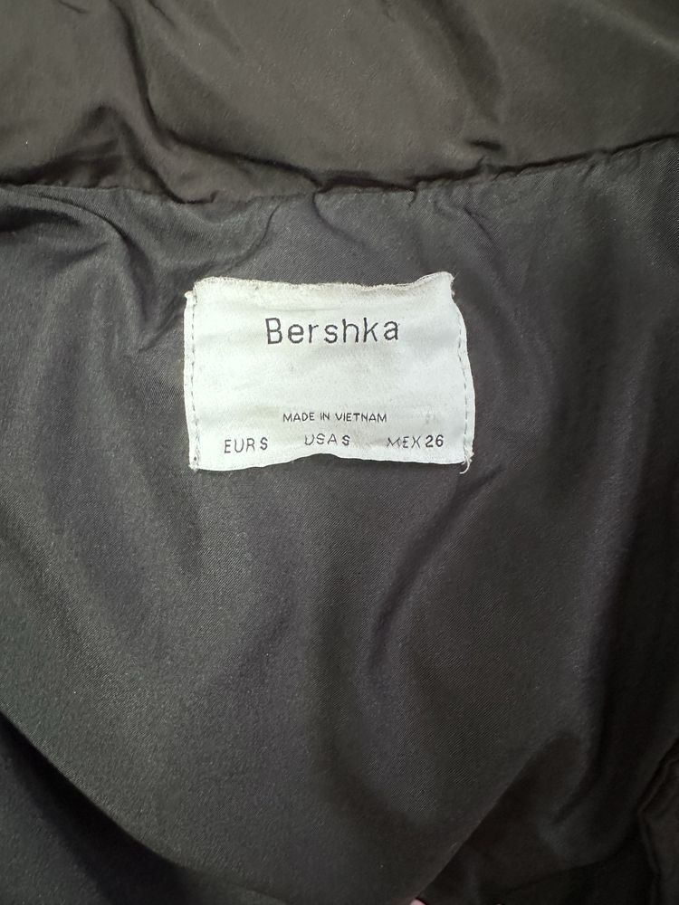 Женский пуффер bershka