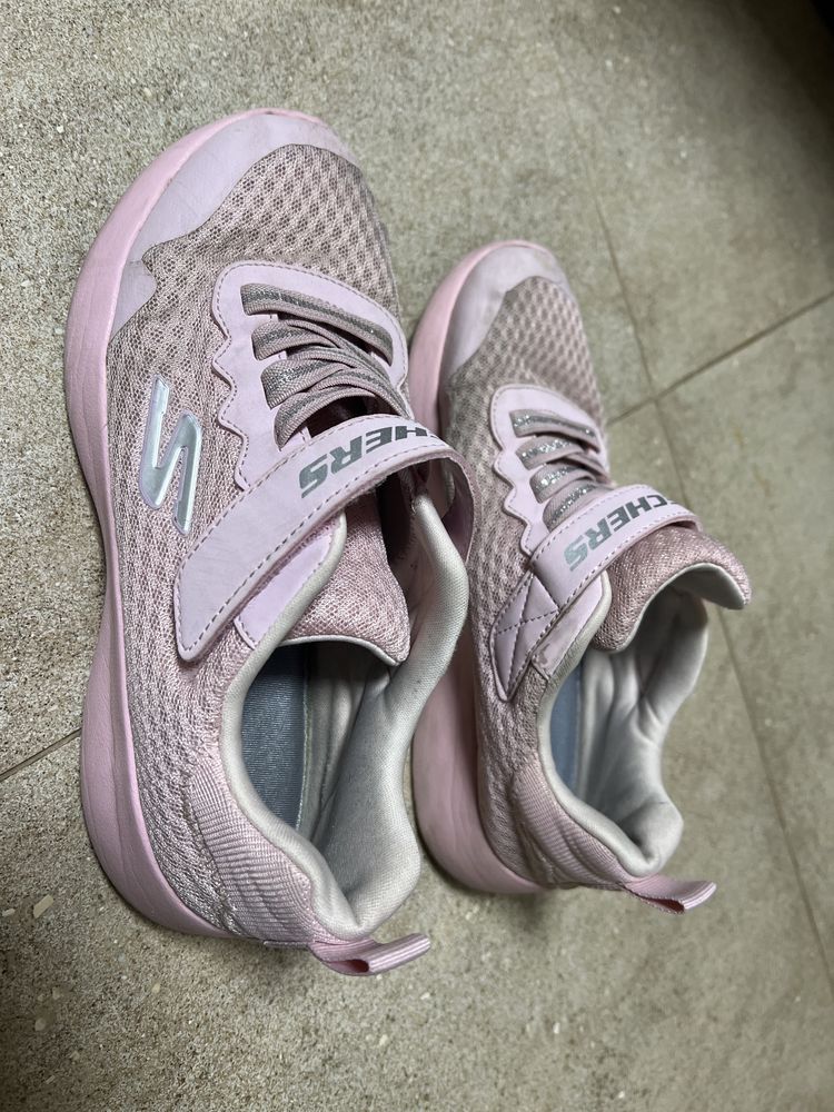 Продам детские кроссовки Skechers