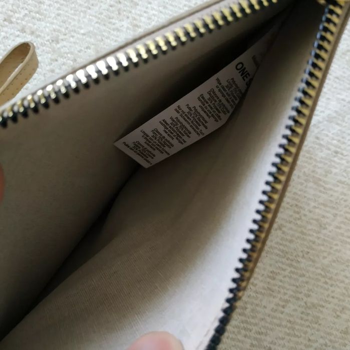 Клатч жіночий золотистого кольору з ремінцем на руку