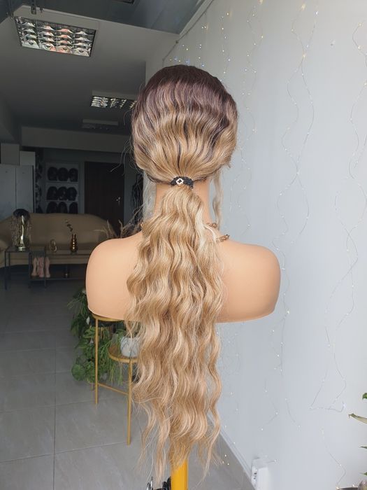 Długa peruka fale loki 70 cm naturalna fryzura lace front