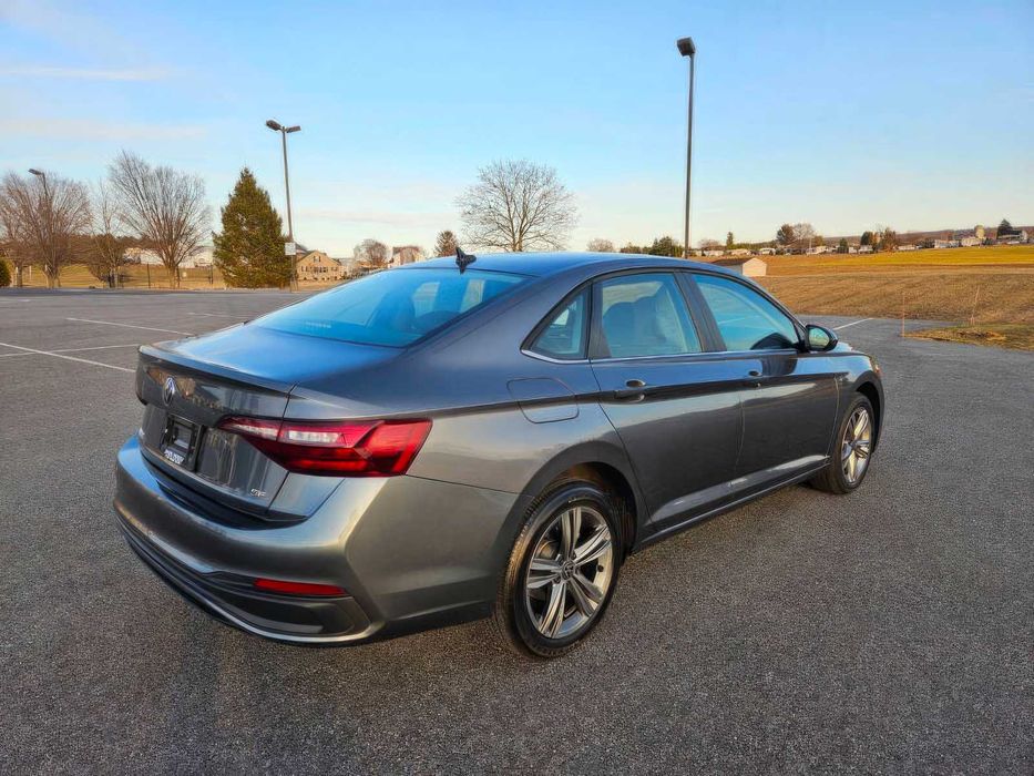 Volkswagen Jetta SE      2024