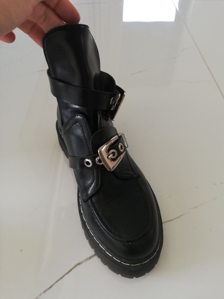 Buty czarne z łańcuszkiem łańcuchem botki workery