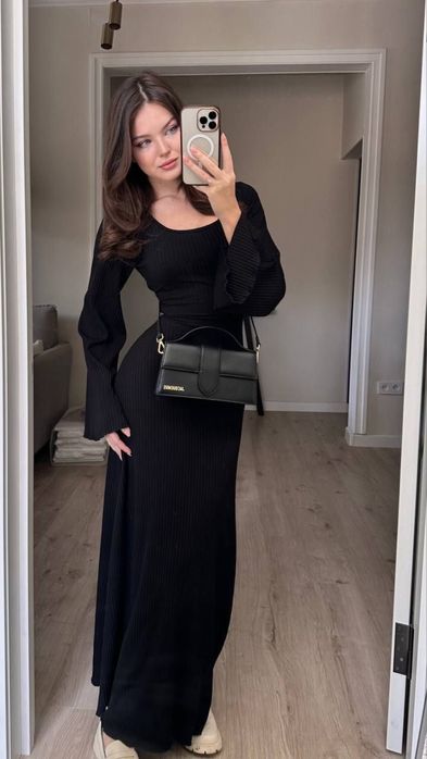 Чорна сукня жіноча