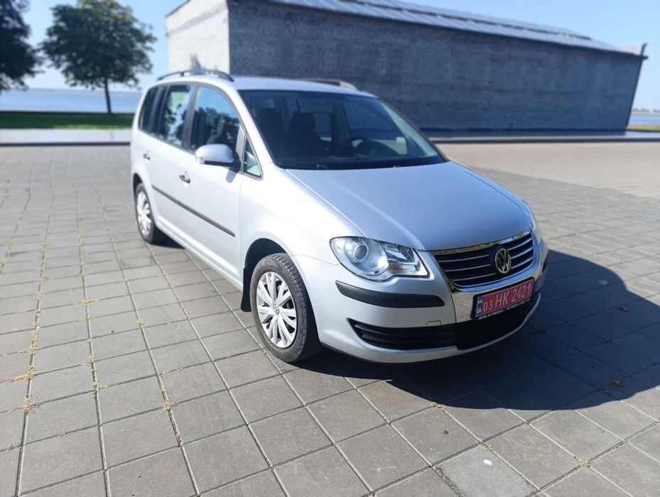 Продам Volkswagen Touran 7-місний 1,6 МРІ Бензин