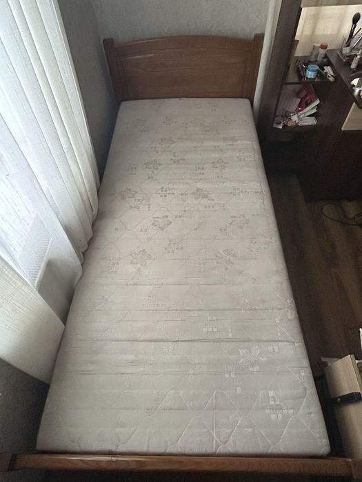 Односпальне ліжко з матрасом 80х200