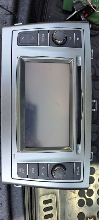 Toyota Avensis T27 radio nawigacja kamera cofania
