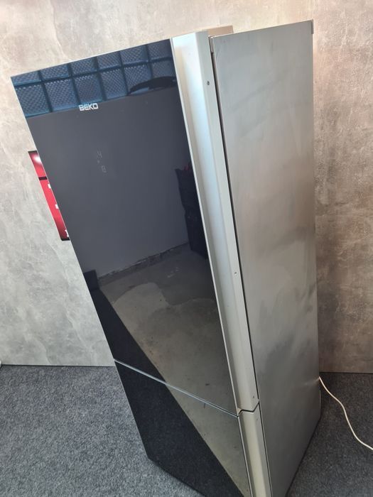 Сенсорний Холодильник BEKO 70 см Черное стекло NoFrost льодогенератор