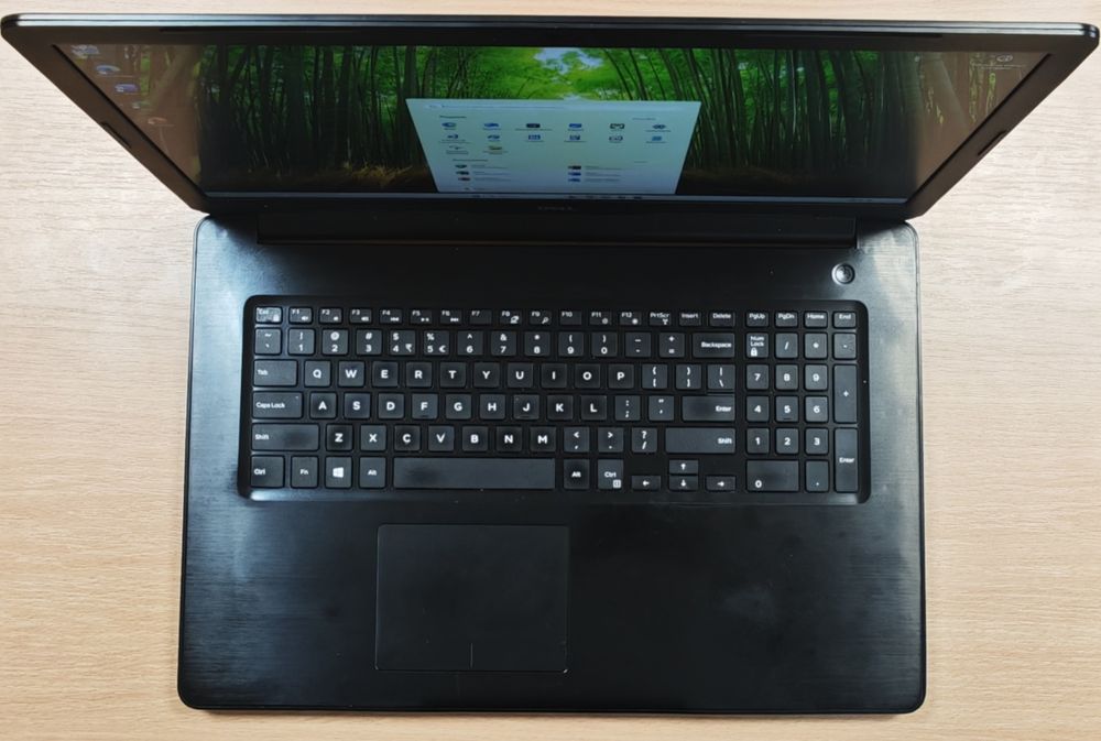 Dell 17: Intel i5 8gen 4c/8t, 16GB RAM, SSD+HDD 1,75TB, Win11,  Office