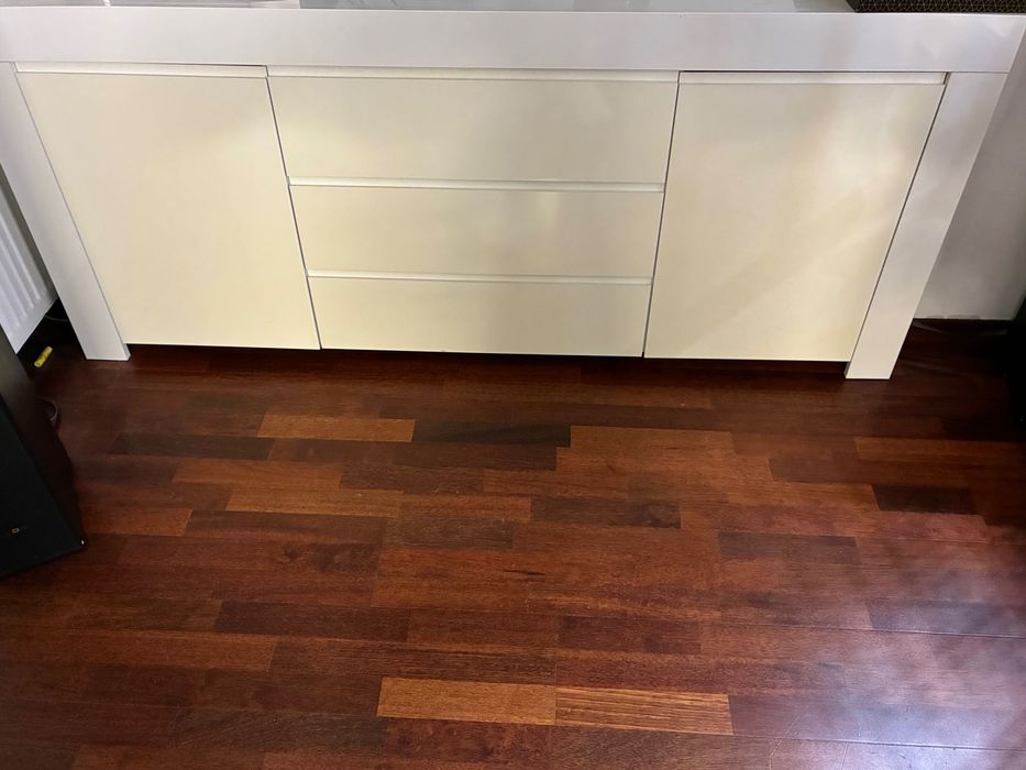 Sprzedam komodę białą190x50x80w dobrym stanie,odbiór własny Banino