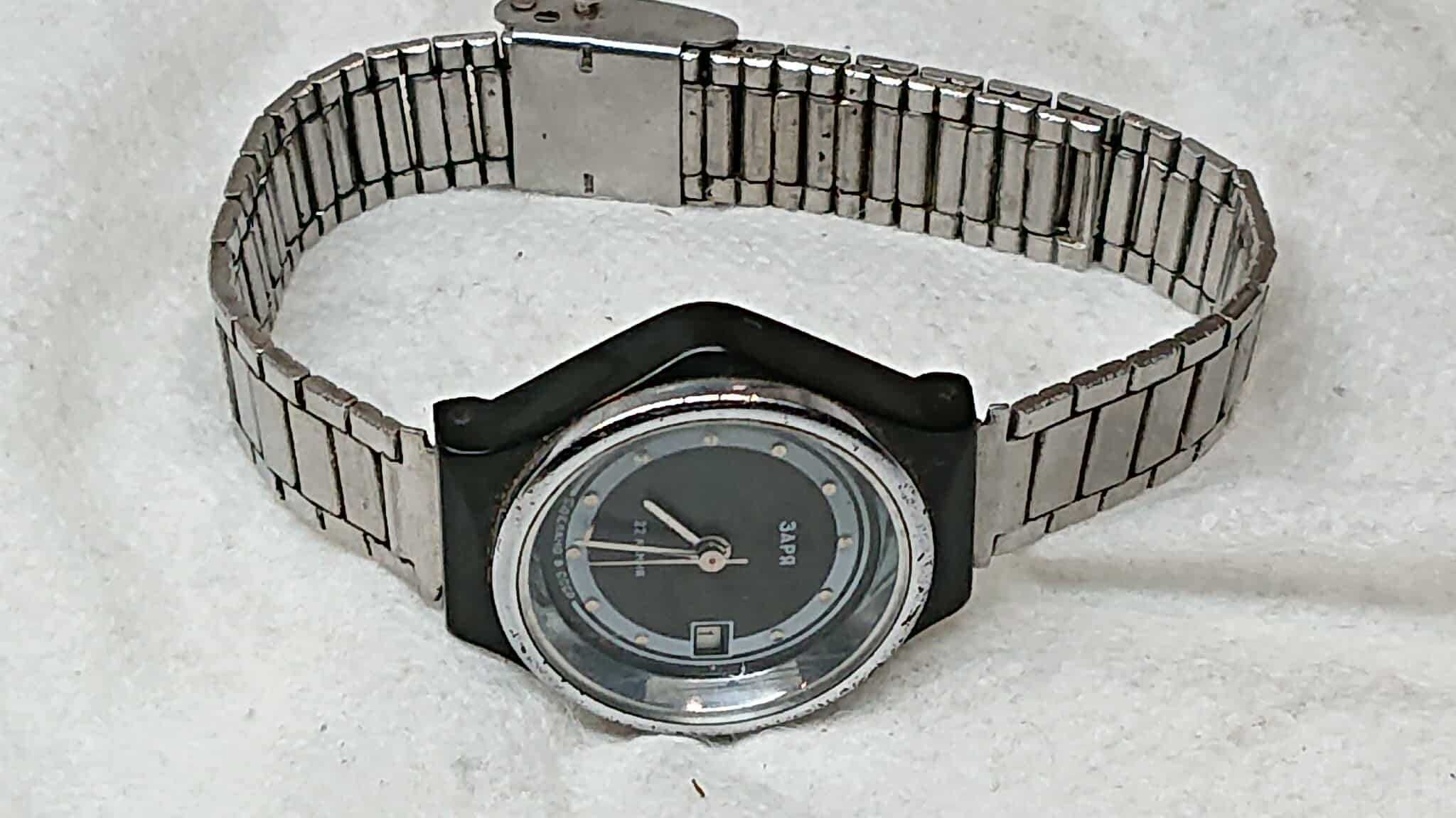 Zegarek  Zarya 22 kamienie damski