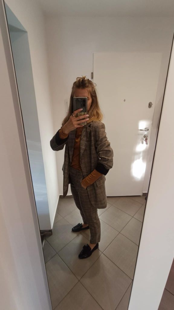 Garnitur ze spodniami damski w kratkę
