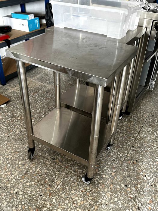 Carrinhos de Inox c/ rodas