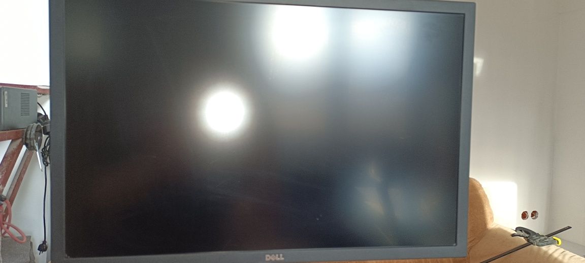 Monitor 30 DELL UP3017 2K IPS 16:10 IPS z uchwytem na biurko.