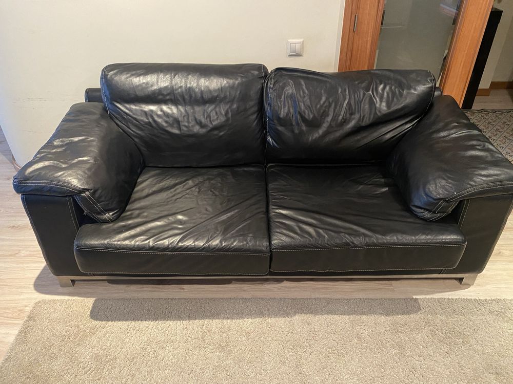 Sofa em couro, três lugares