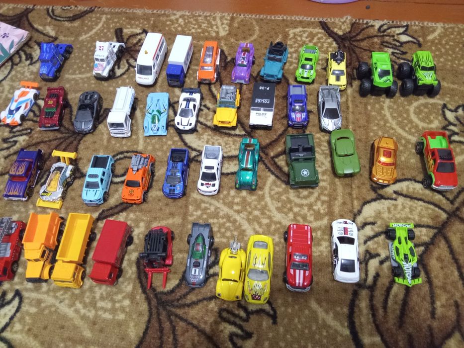 Машинки колекція і поїзд.
