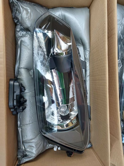 VW POLO 6R komplet lamp przednich NOWE H4