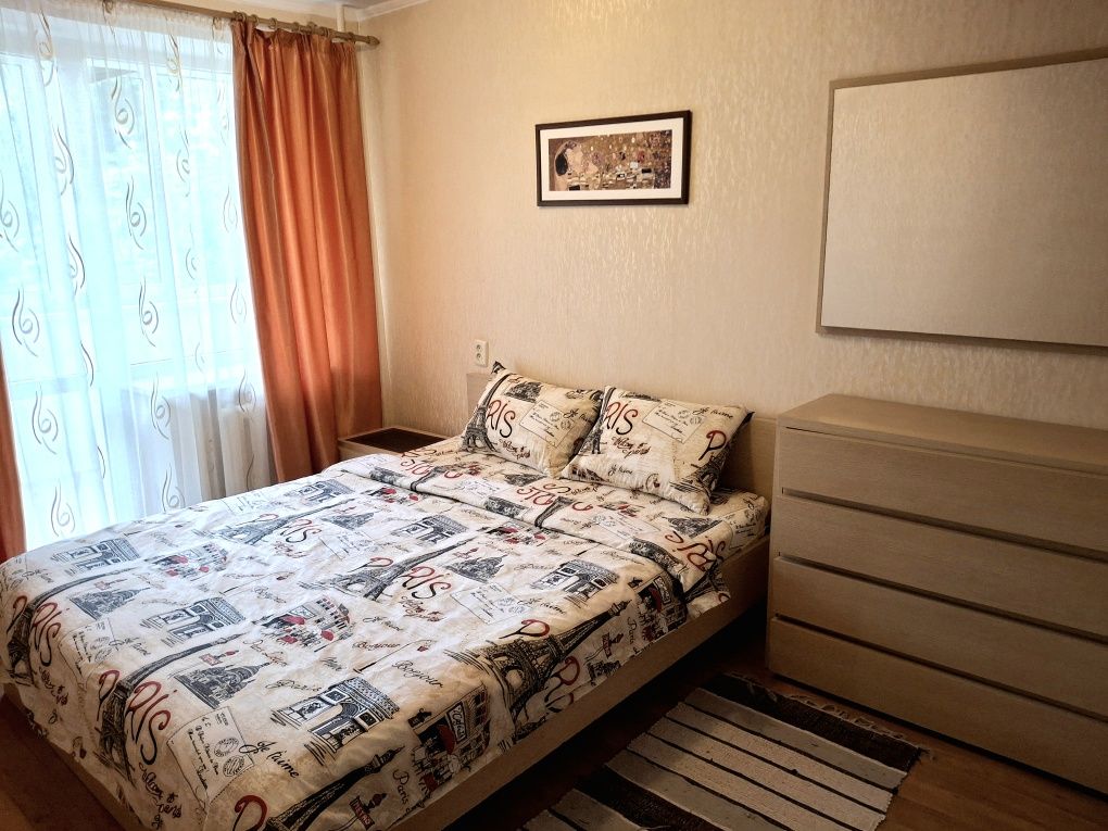Подобово 2км. в центрі, бульв.Шевченка/вул. Небесної Сотні