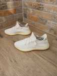 Кроссовки Adidas Yeezy Boost р 43 на 42 (28 см) ц 1650 гр отличн. сост