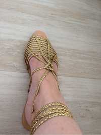 Sandalias douradas Zara