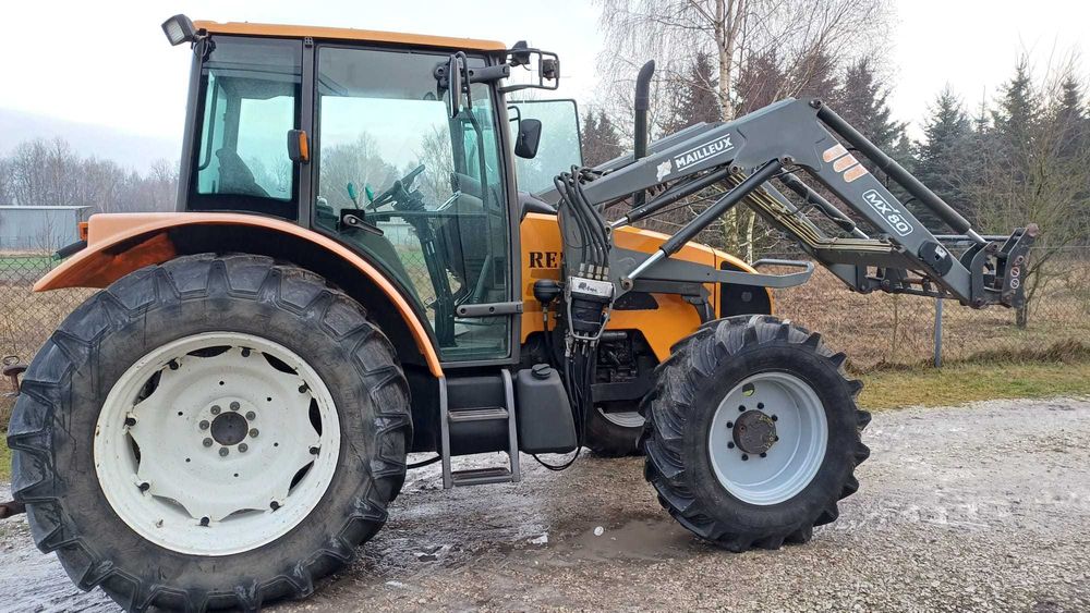 Renault Celtis 426RC z ładowaczem czołowym Mailleux MX80.