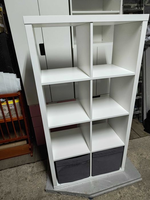 Regał Ikea Kallax z wkładami