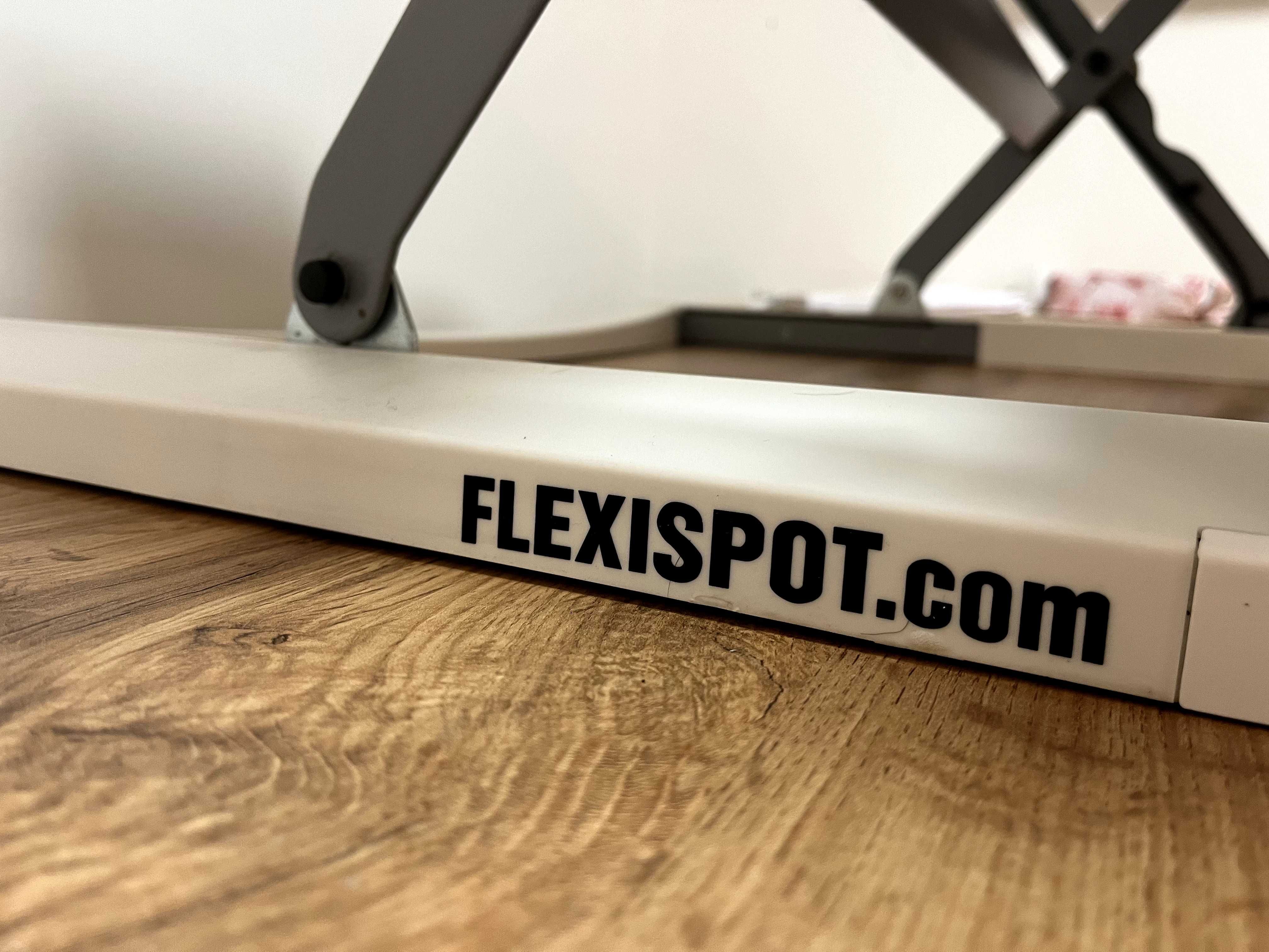 Standing Desk - Regulowana nakładka na biurko- konwerter FlexiSpot M2