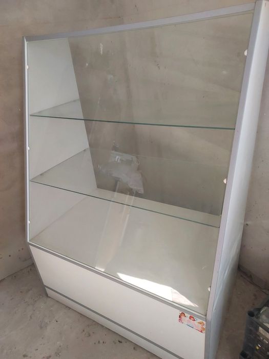 Продаєть вітрина для торговлі
