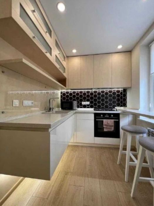 Продам затишну 3к.квартиру, після капремонту, недорого.