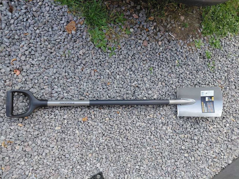 Лопата Fiskars Ergonomic пряма