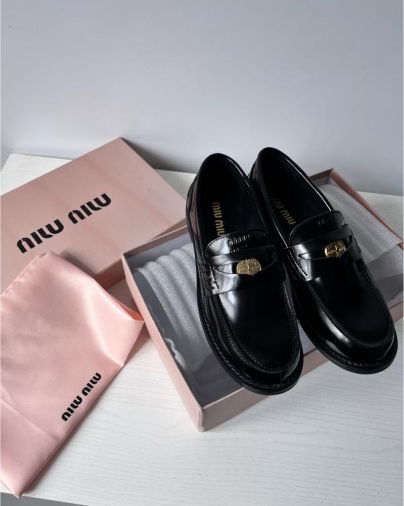Лофери в стилі miu miu