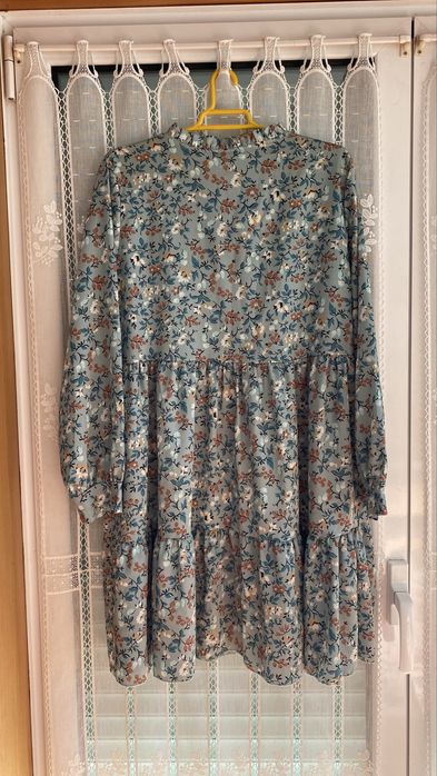 Vestido florido cetim