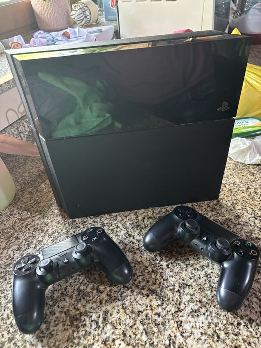 Ps4 com dois comandos