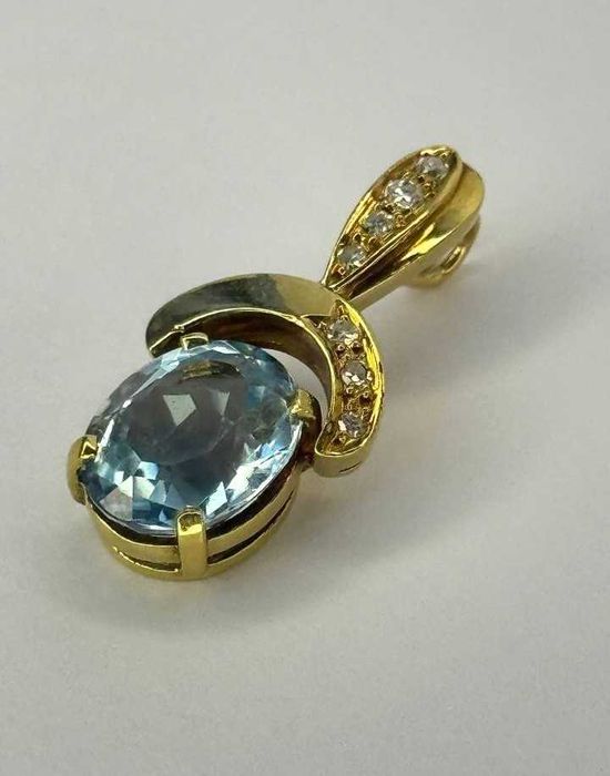 Кулон. Золото. Діаманти. Топаз.