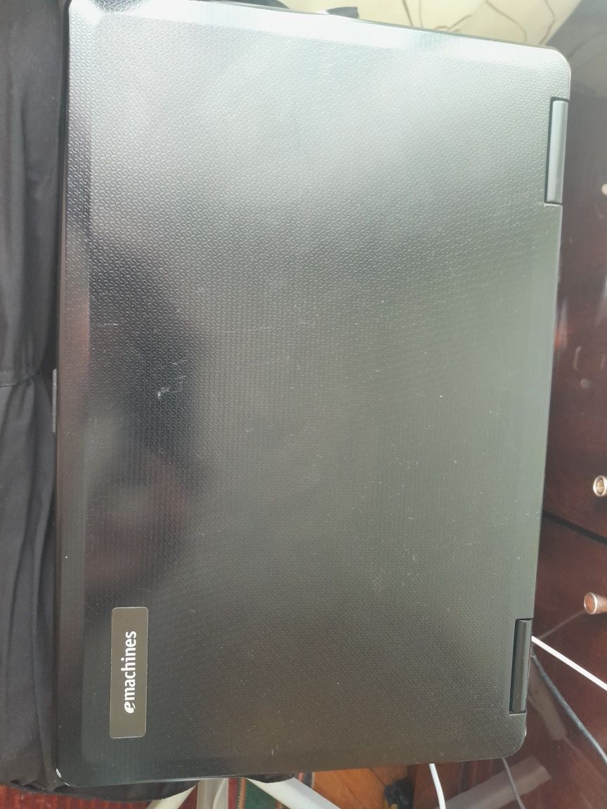 Ноутбук eMachines E725