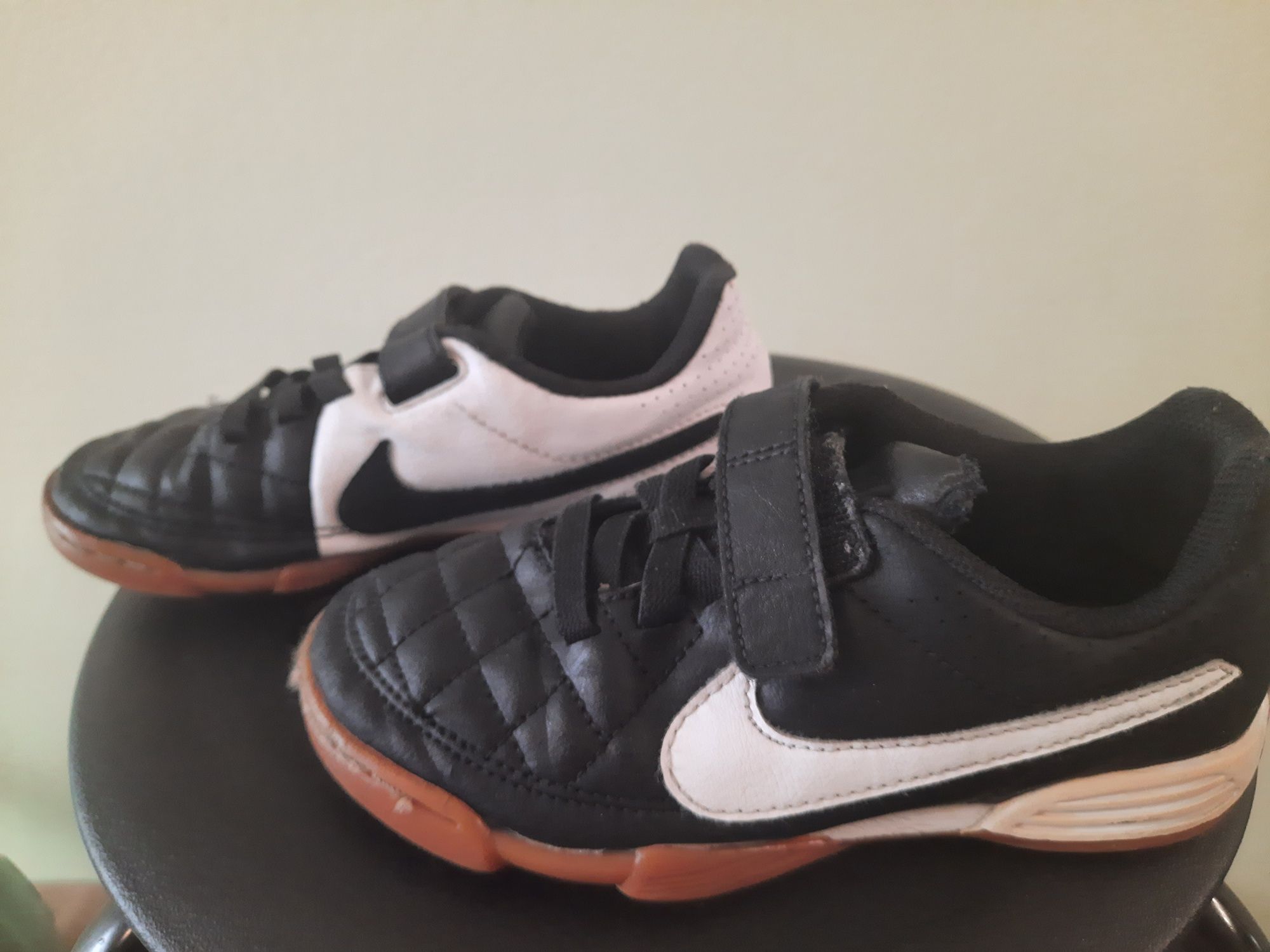 Buty sportowe/halówki chłopięce Nike r.30