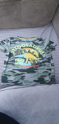 Chłopięcy t-shirt moro w dinozaury rozm. 122