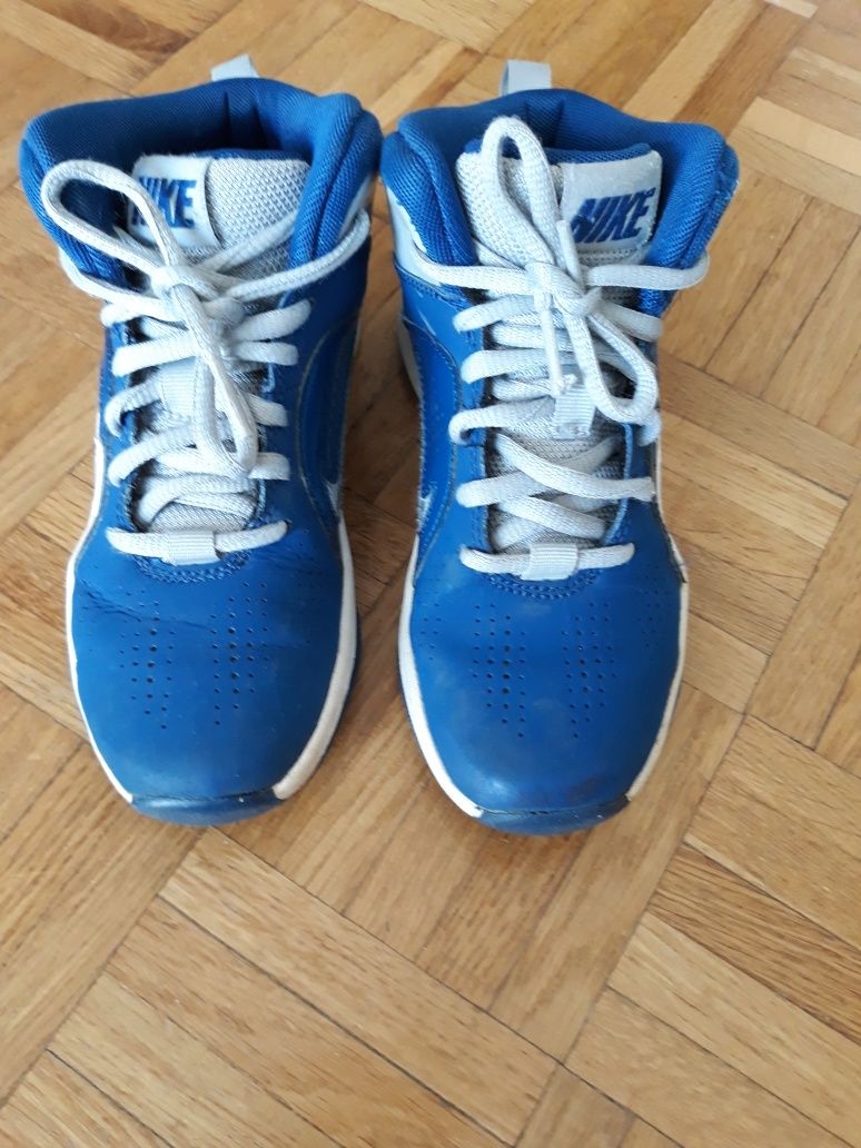 Buty Nike chłopięce r. 30