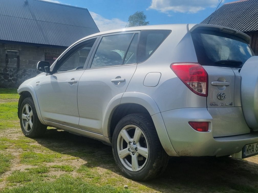 Toyota Rav 4 delikatnie uderzona