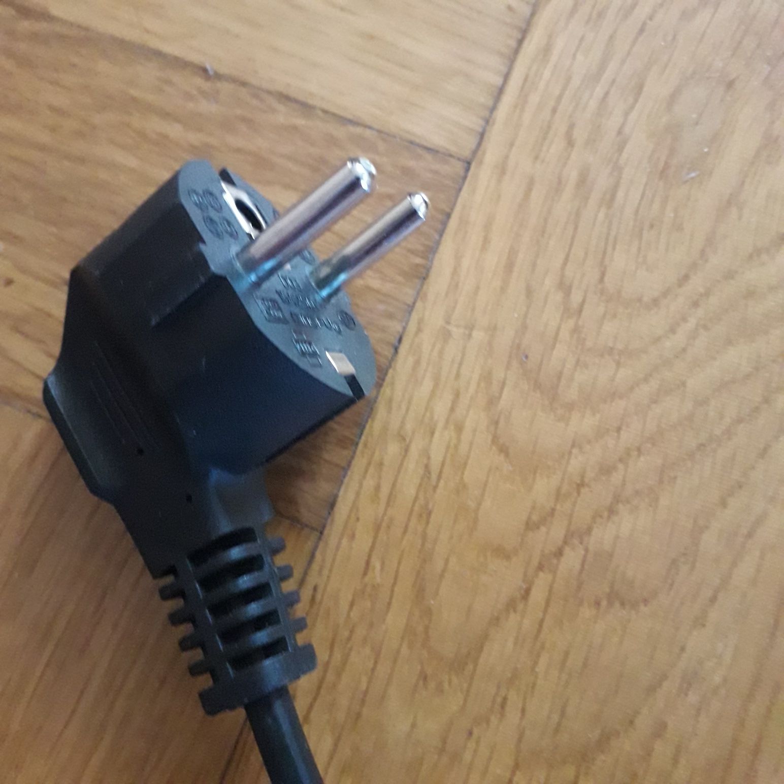 kabel zasilający do komputera stacjonarnego lub drukarki