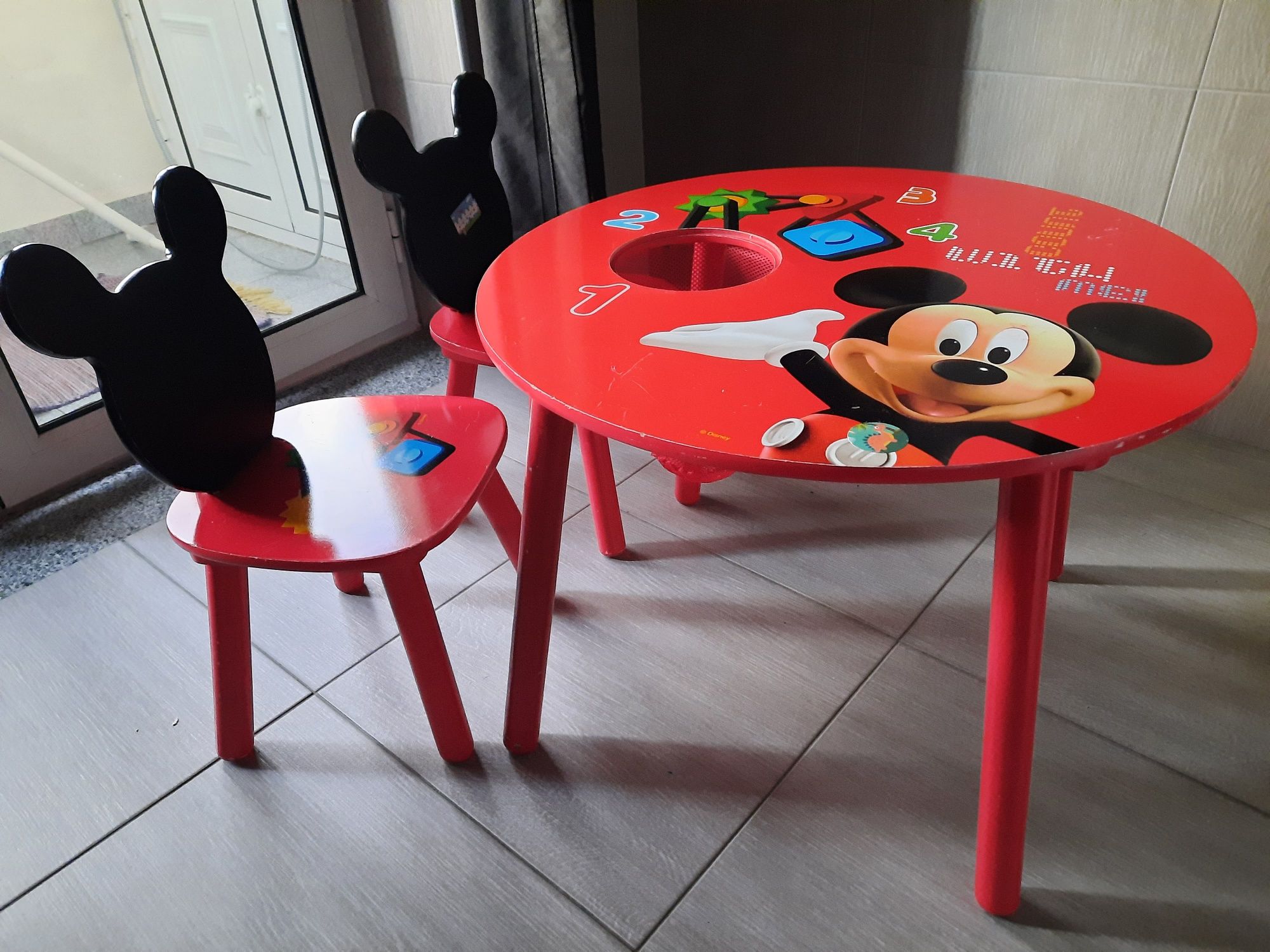 Mesa do Mickey + 2 cadeiras