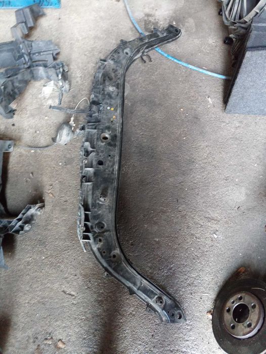 Підсилювач бампера телевізор Renault Scenic 2 II Megane Рено Сценік