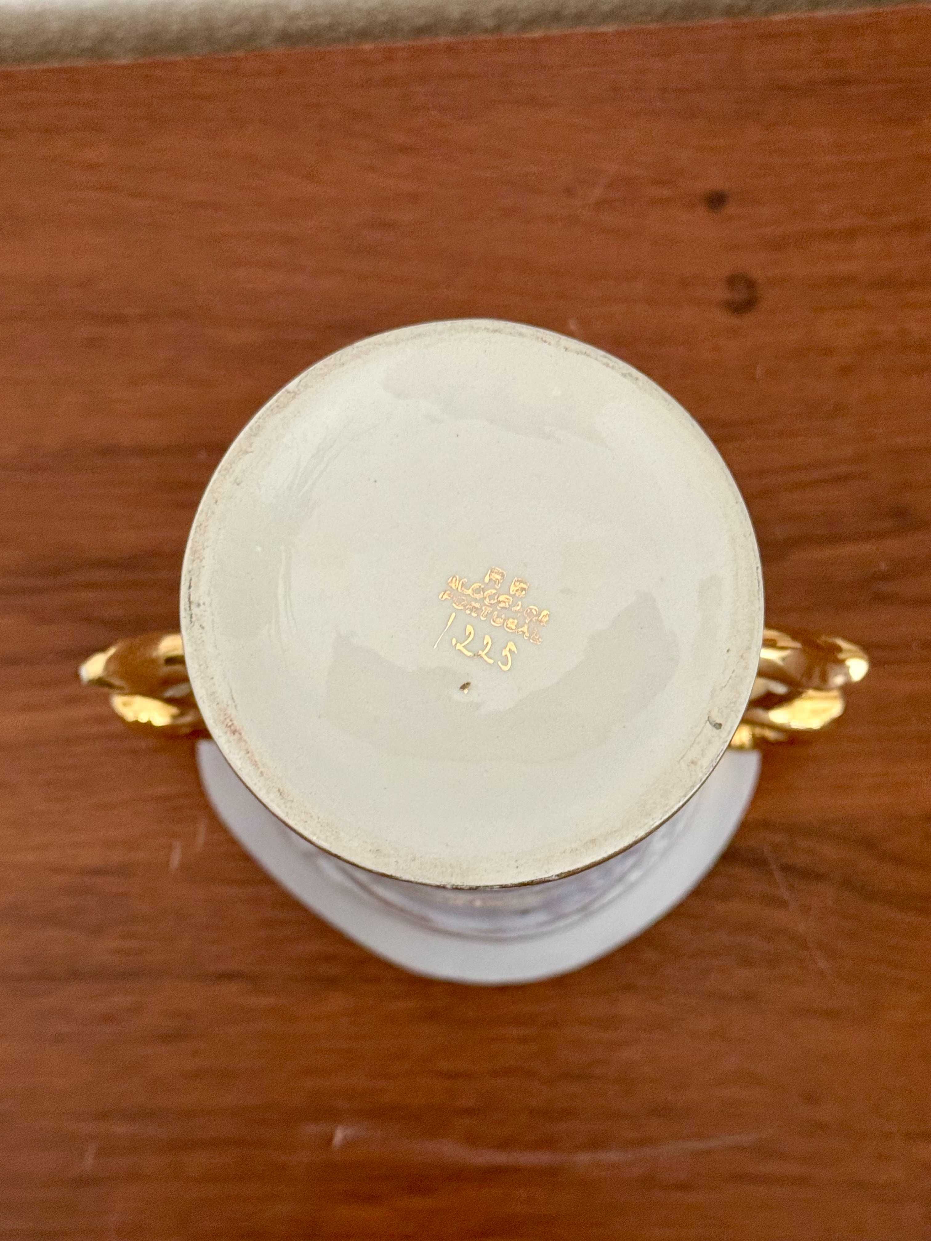 Vaso Alcobaça Portugal Vintage com Asas Douradas