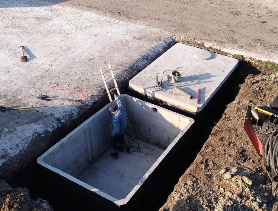 Zbiornik betonowy na wodę deszczową szambo betonowe gnojowica kanał