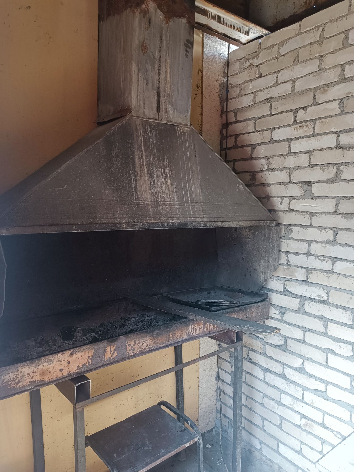 аренда фасадного кафе с летником .
