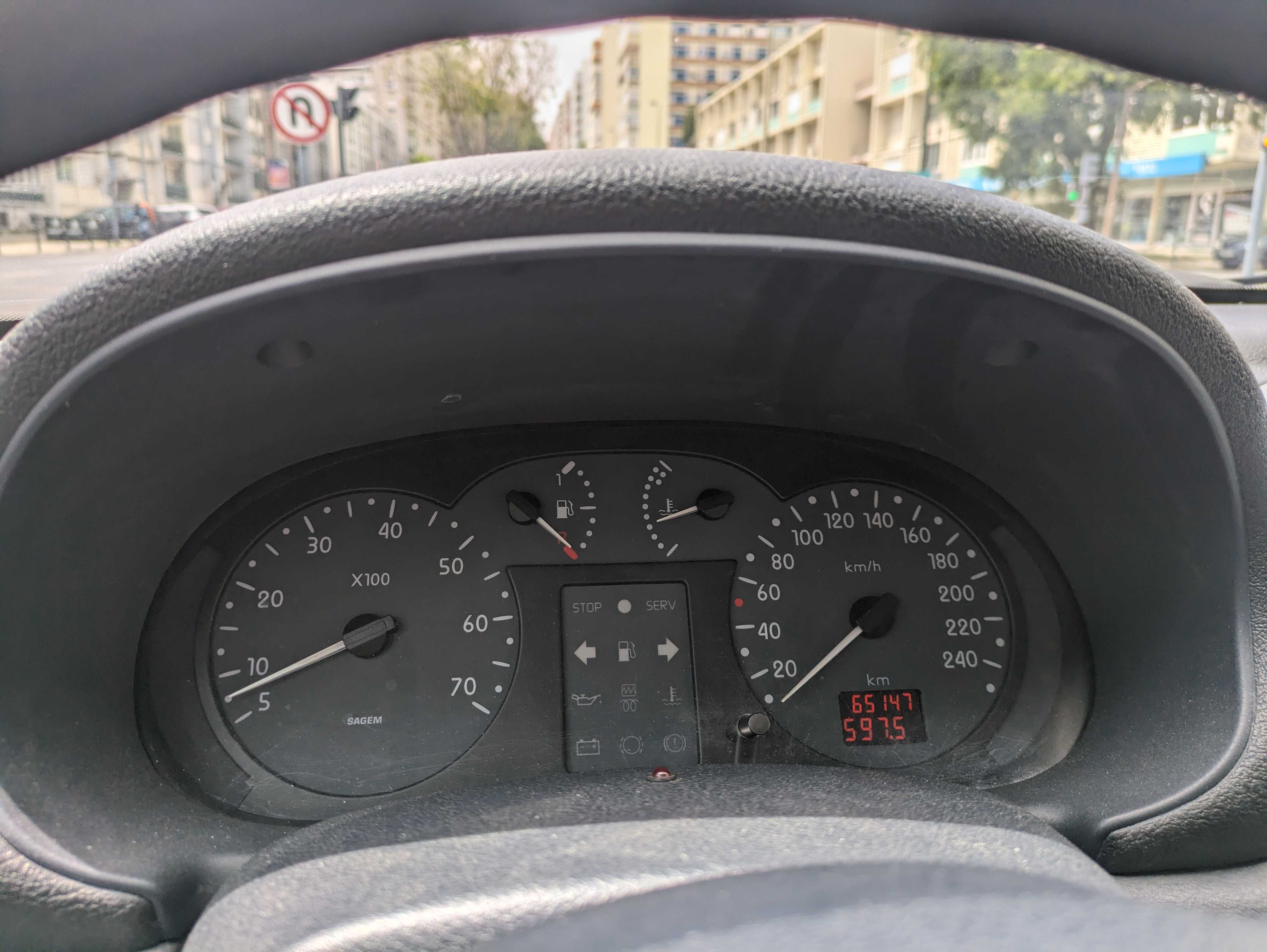 Clio II, menos de 70.000 km